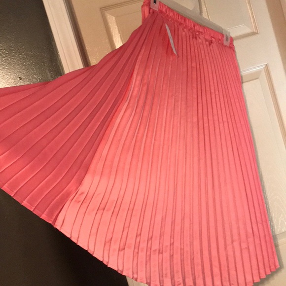 Pleated skirt - Picture 2 of 2